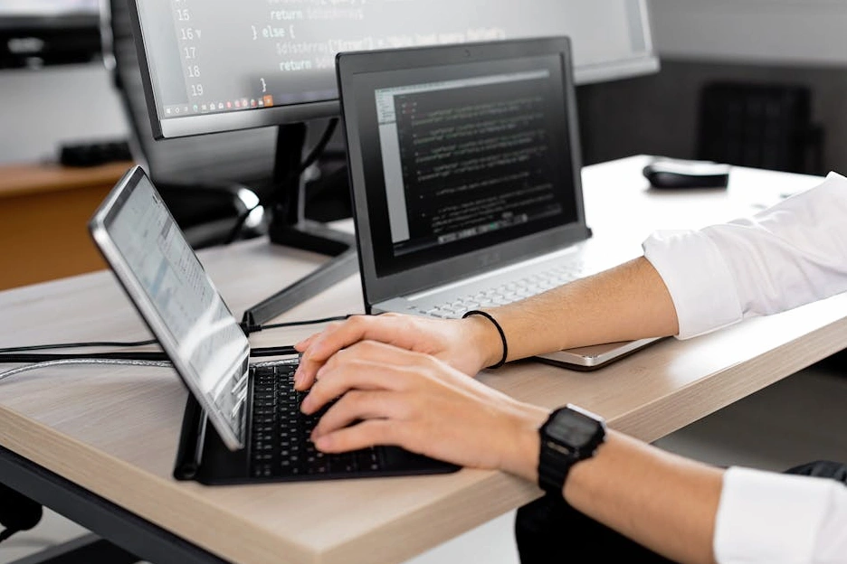 Moderní kancelářská budova společnosti Market Logic Hub